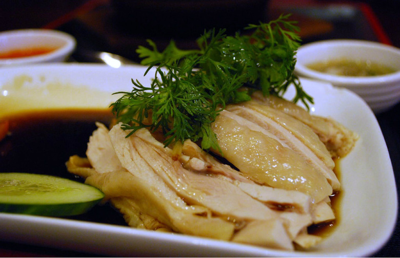 Hainan Jifan (Hainanese Chicken)