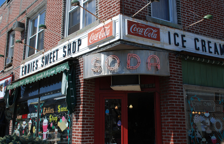 Egg Cream (Brooklyn Farmacy and Soda Fountain / Eddie's Sweet Shop in Queens) 