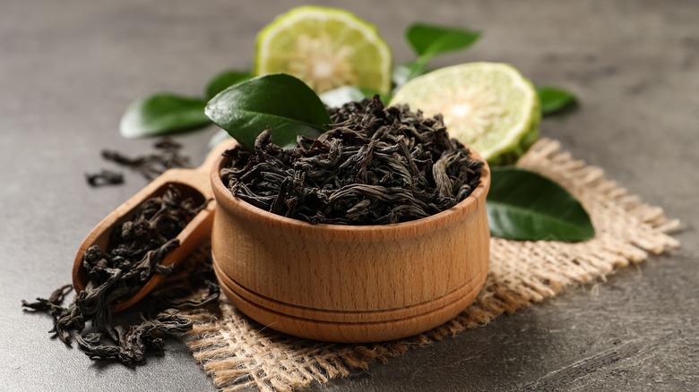 tea leaves and bergamot