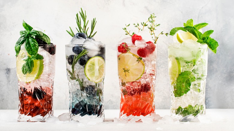 drinks with herbs and berries