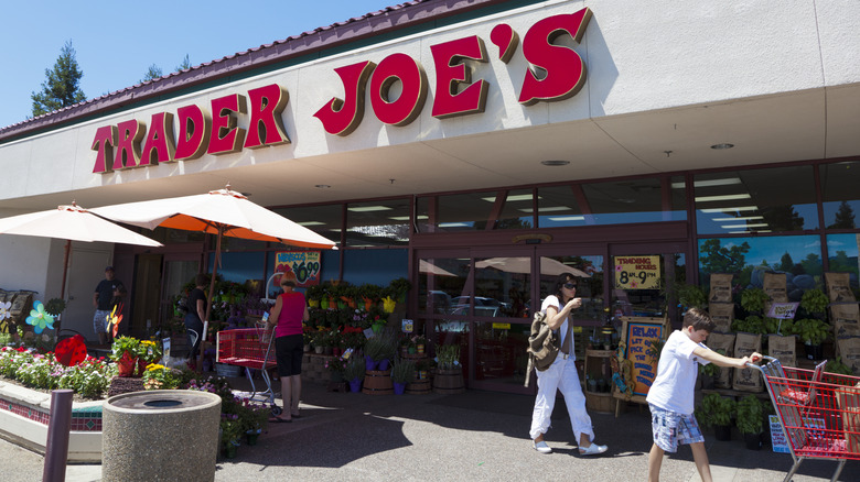 Trader Joe's storefront daytime