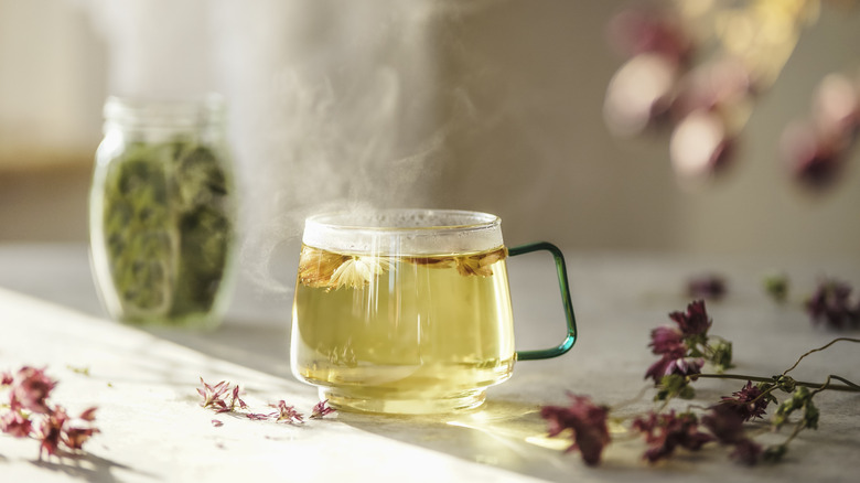 brewing green tea in small cup