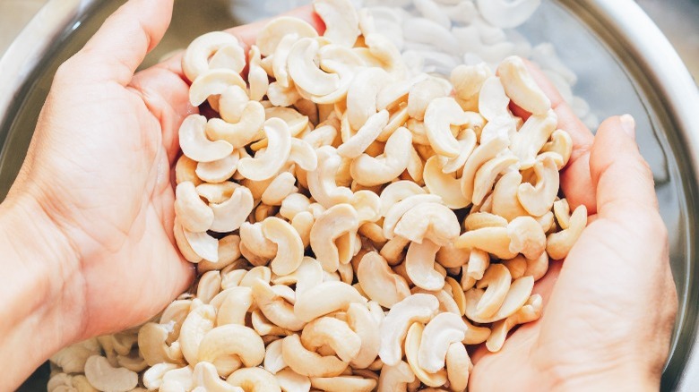 soaking cashew nuts in water