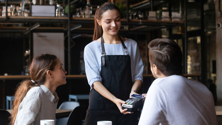 Man paying check at date