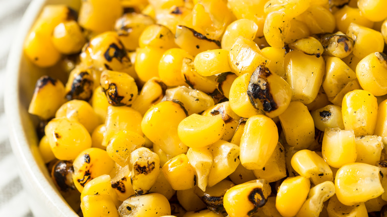 Grilled yellow corn kernels