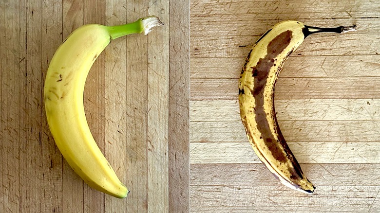 Banana ripening on counter