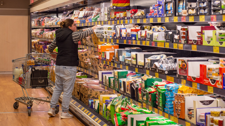 packaged food aisle Aldi