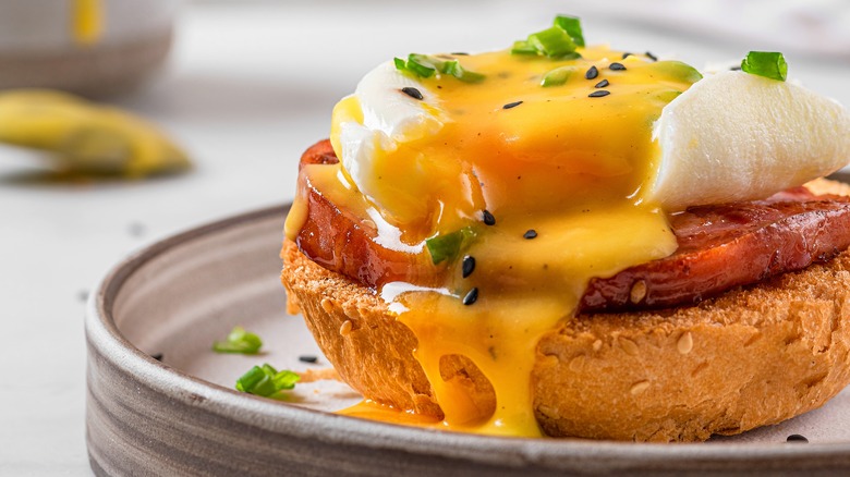 Eggs benedict with runny yolk