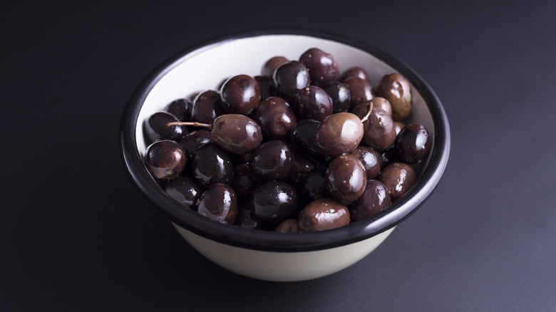 bowl of niçoise olives