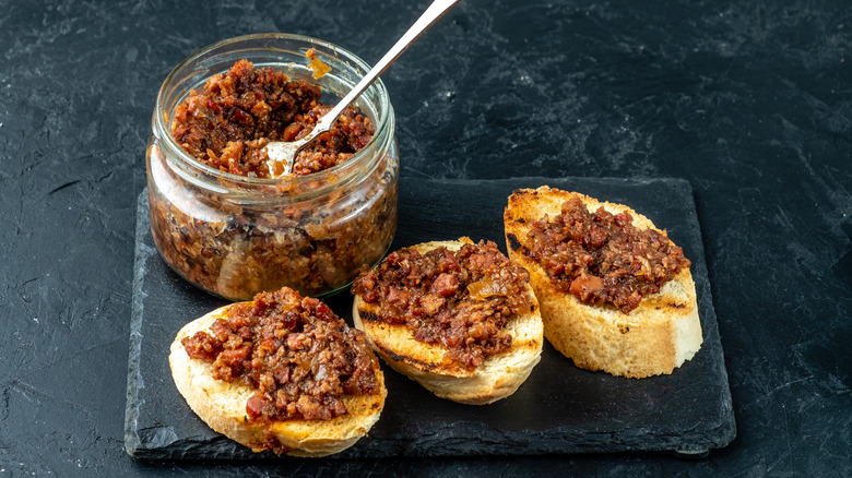 onion jam crostini