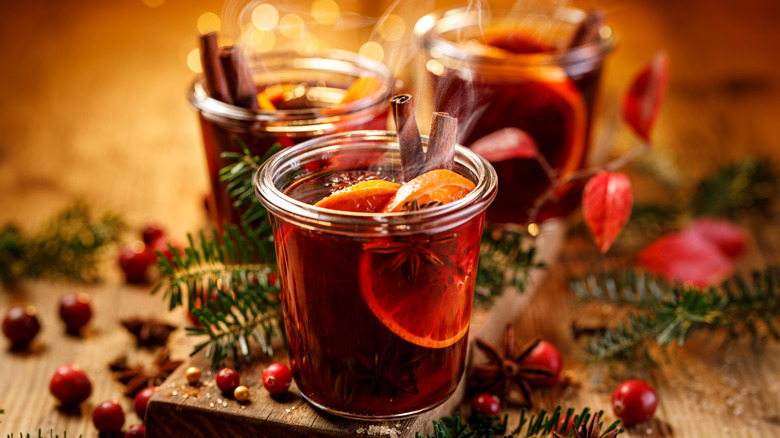 Mulled wine with pine cuttings