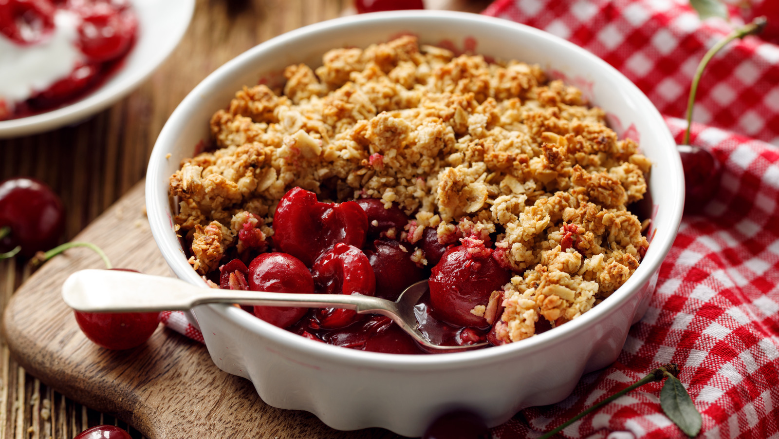 What Are The Differences Between Cobblers, Crumbles, And Crisps?