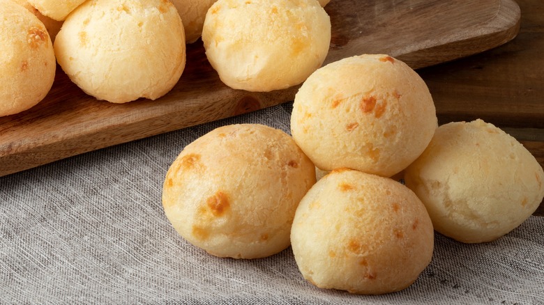 Balls of cheese bread