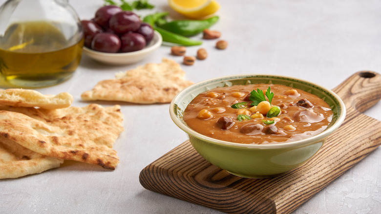 Ful medames with flatbreads