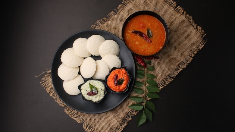 Plate of idlis