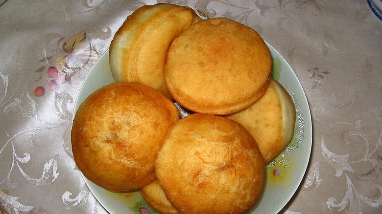 Bowl of Kazakh baursak doughnuts