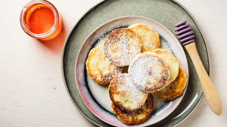 Cottage cheese pancakes with honey