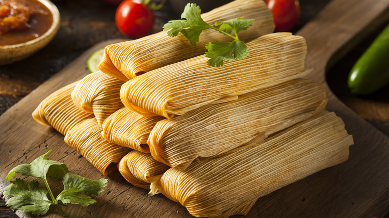 Plate of corn and chicken tamales