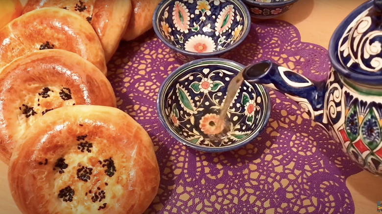 Kulcha bread with tea