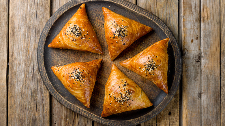 Triangular Uzbek samsa pastries