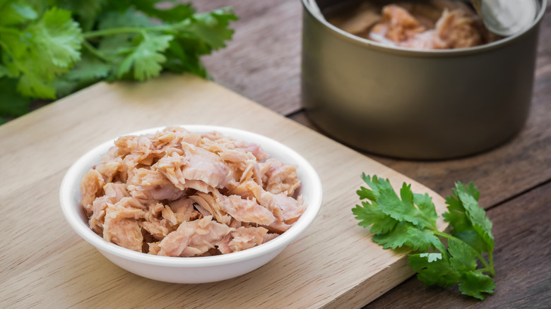 canned tuna in bowl
