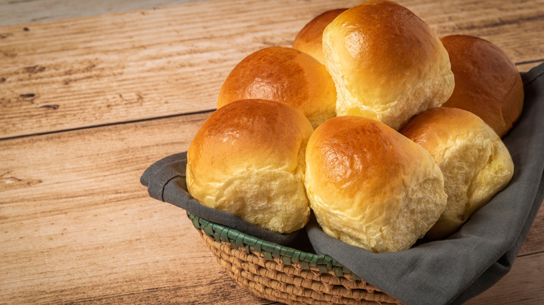 dinner rolls in bread basket