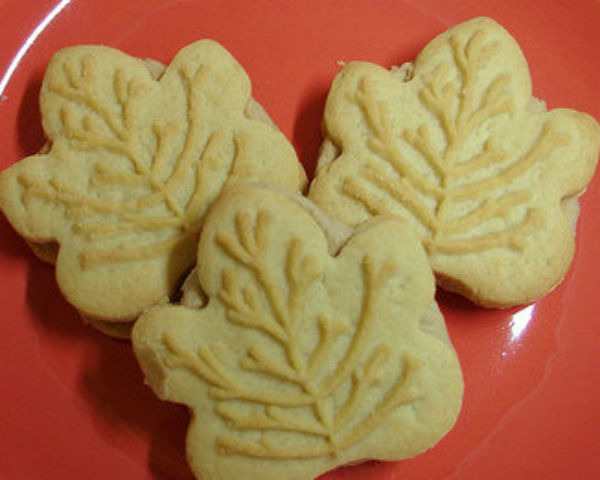 Canada: Maple Leaf Cream Cookie