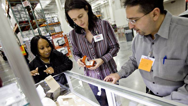 People by Costco jewlery case