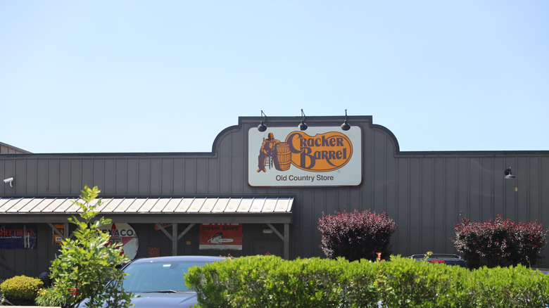 Cracker Barrel storefront