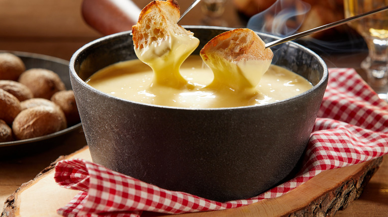 Cheese fondue pot