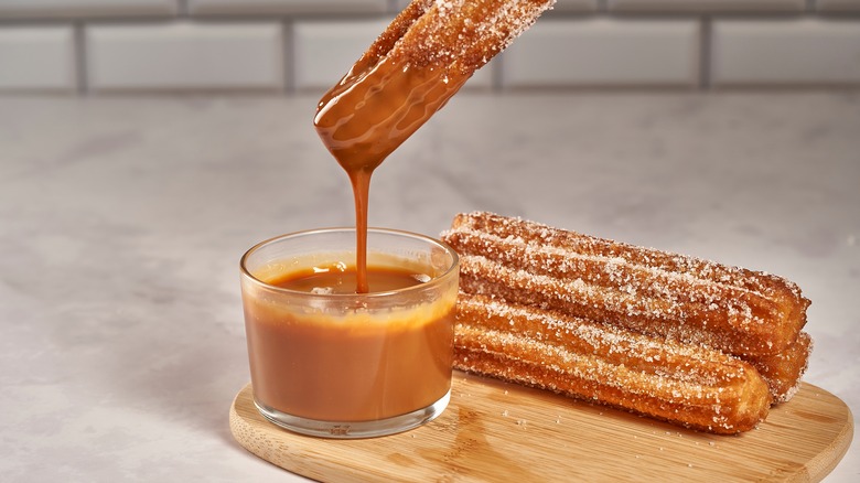 churros with dulce de leche