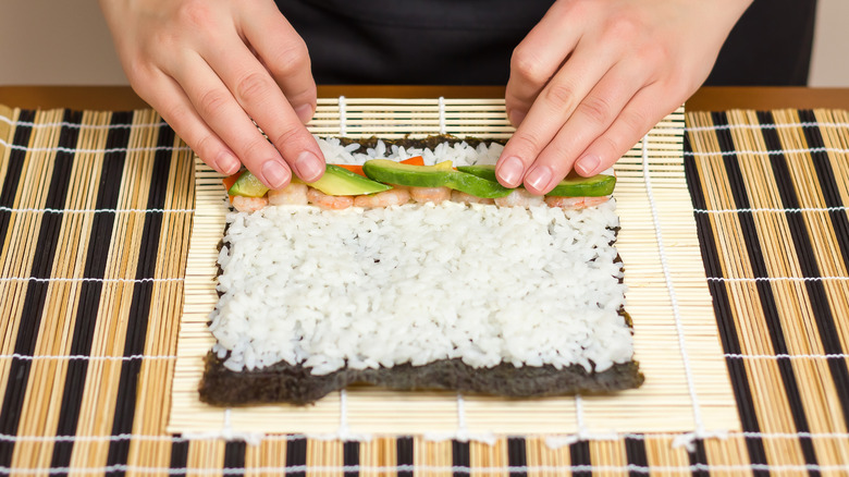 Rolling sushi 