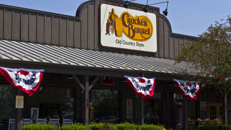 Cracker Barrel storefront