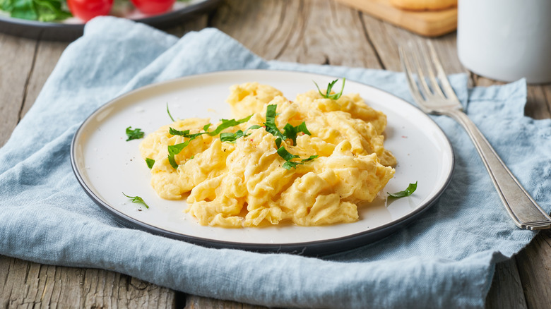 Scrambled eggs with fork