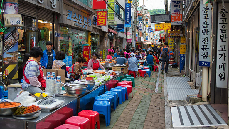 Street food vendors in South Korea