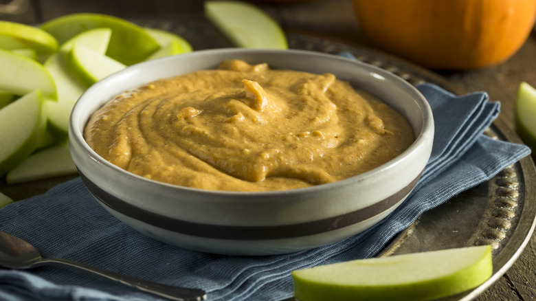 Pumpkin dip with apples