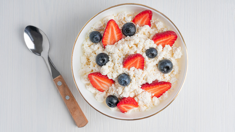 A bowl of quark with strawberries and blueberries