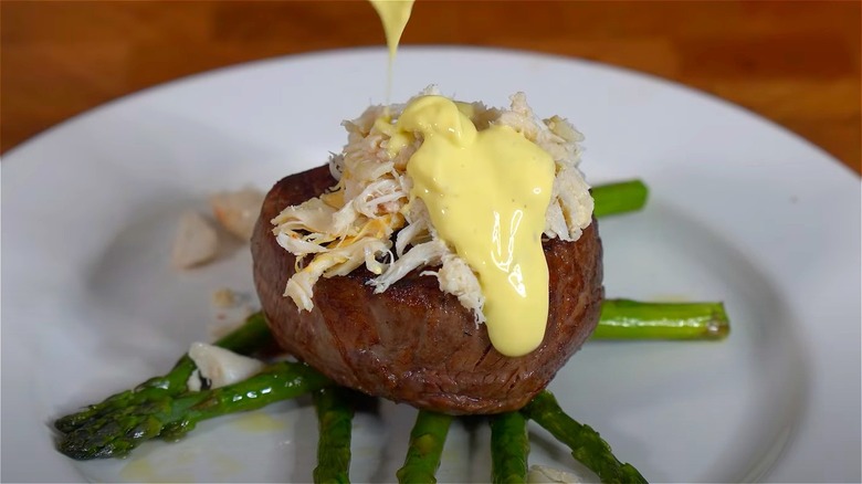 Steak Oscar with béarnaise sauce 