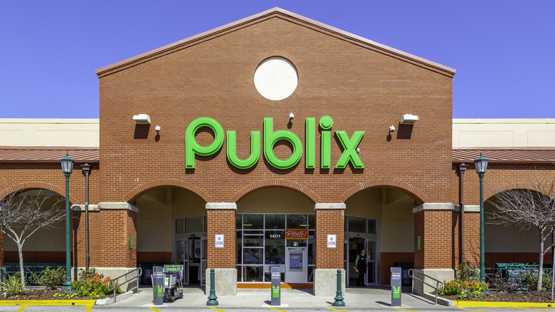 Publix supermarket storefront