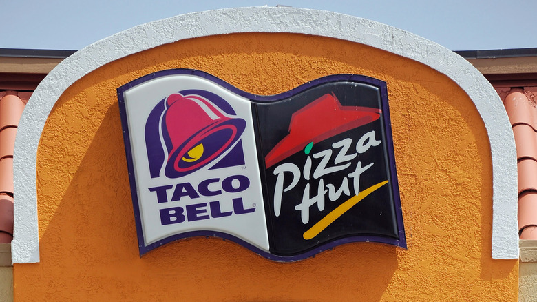 combination taco bell pizza hut sign