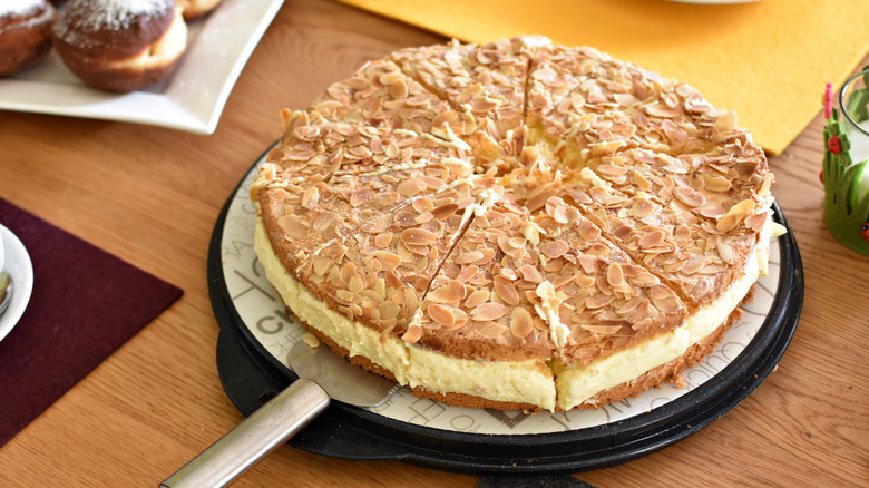 round bienenstich cake on platter on table