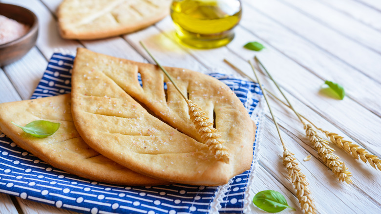 fougasse formed like a leaf