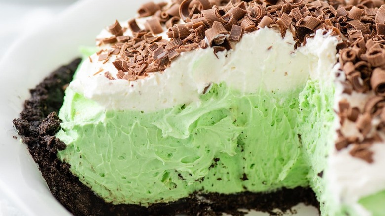 grasshopper pie with chocolate shavings