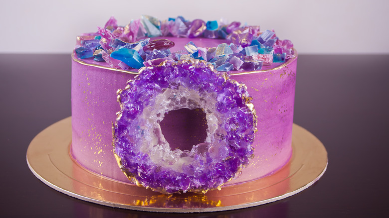 isomalt cake with amethyst ring