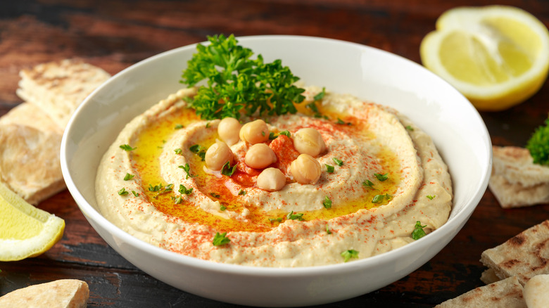 Hummus with olive oil and fresh lemon