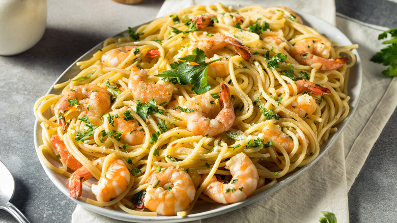Shrimp spaghetti with herbs