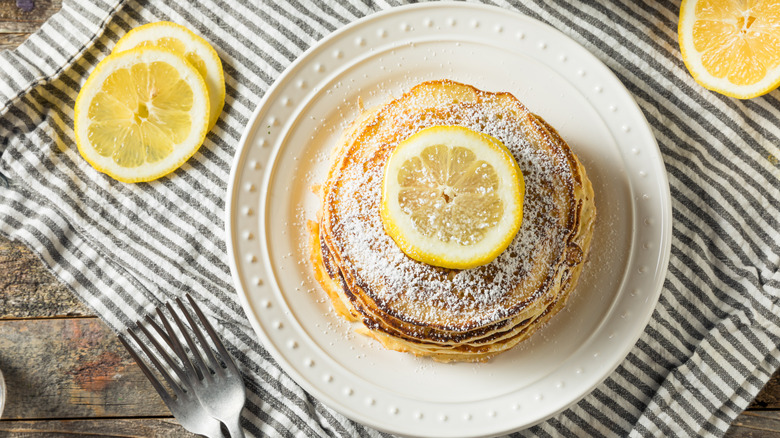 Lemon ricotta pancakes with powdered sugar
