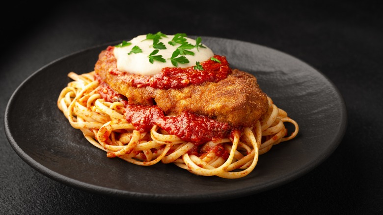 plate of chicken parmigana