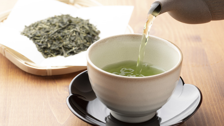 pouring green tea 