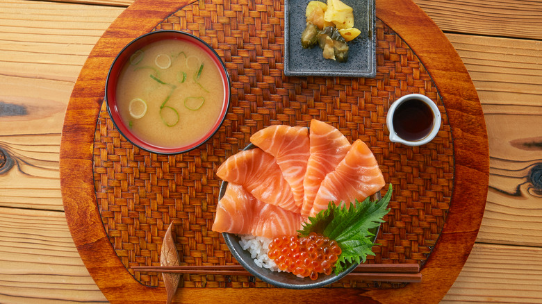 sashimi with shiso leaves
